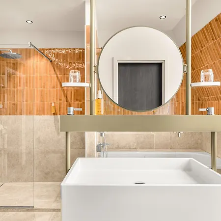 Hotell - Handwritten Collection 4*